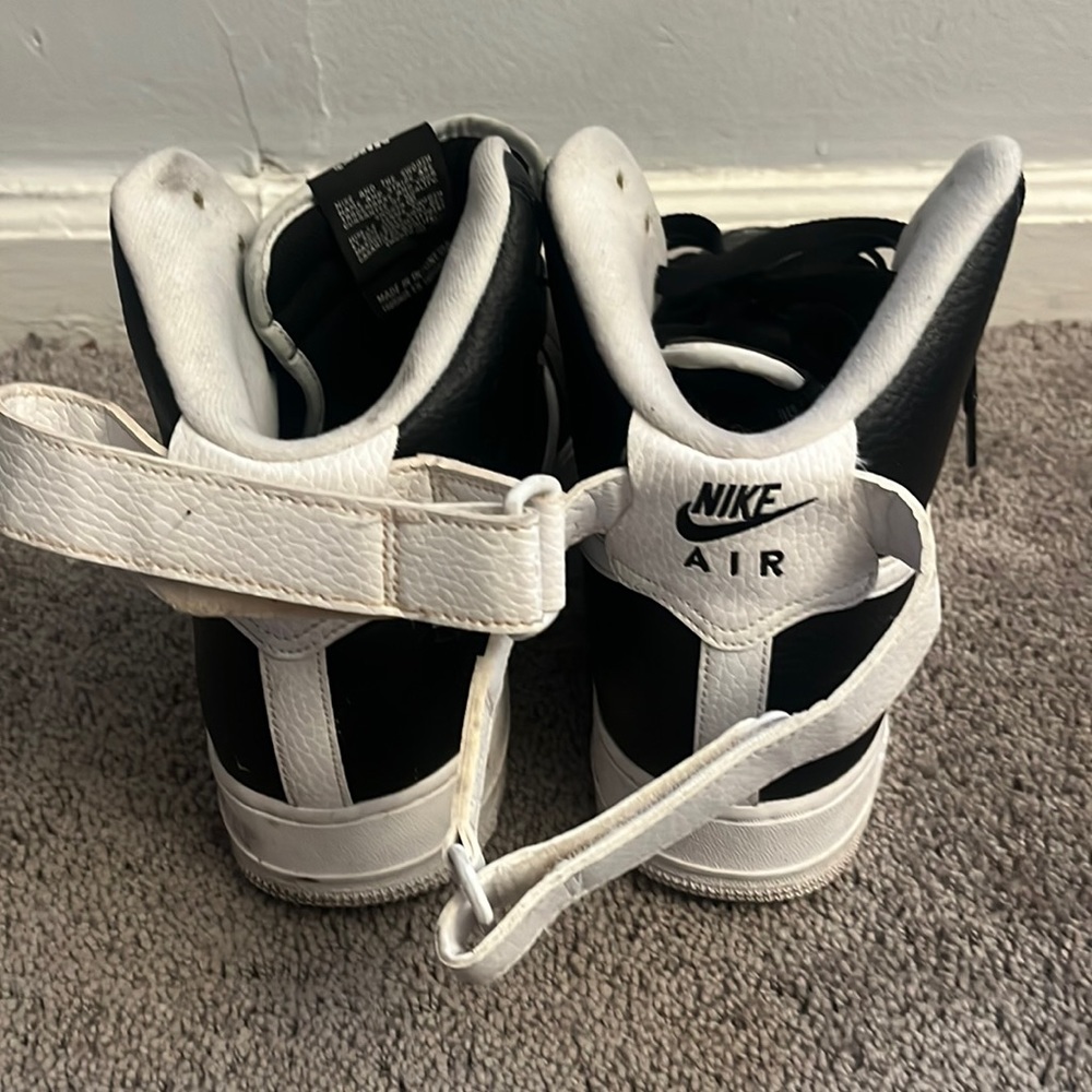 Nike air one high size 11 blk and white